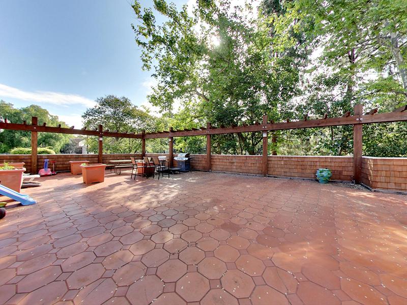 BBQ & Picnic Areas | Coral Court Apartments