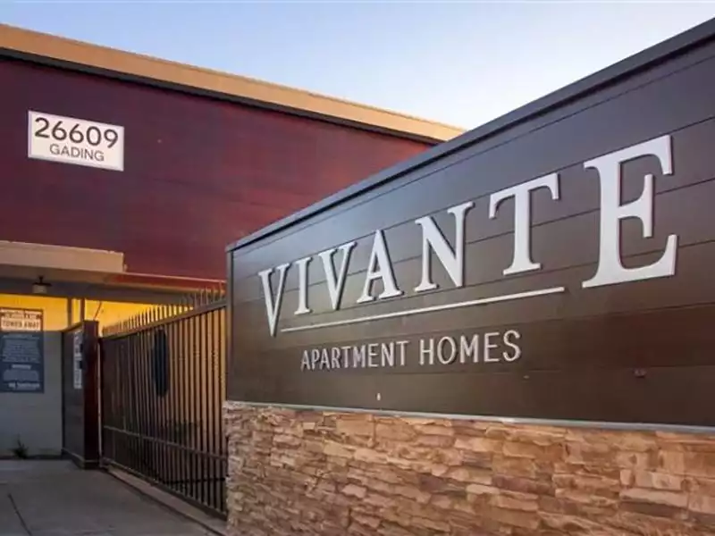 Welcome Sign | Vivante Apartments
