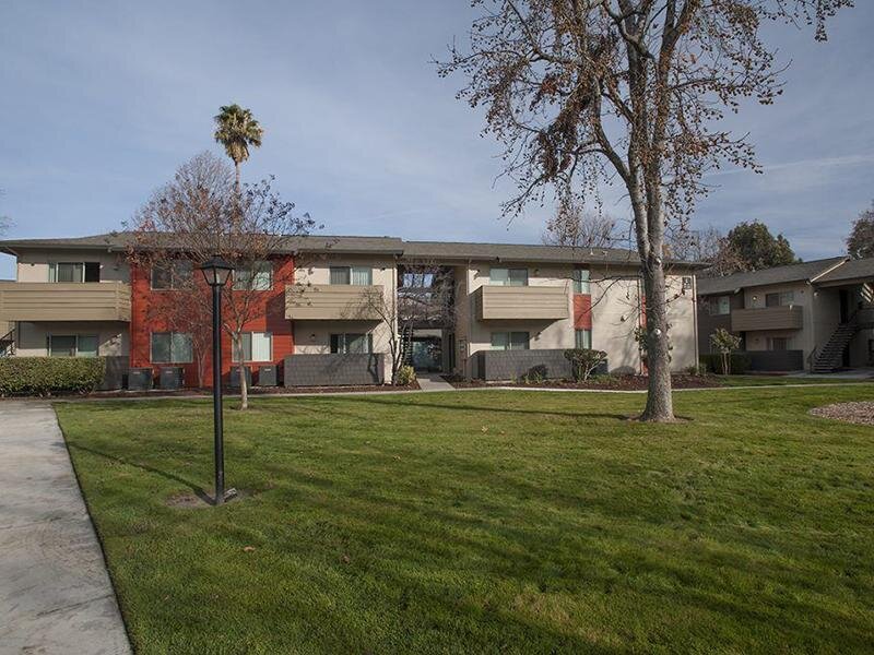 Professional Landscaping | Parkwood Apartments