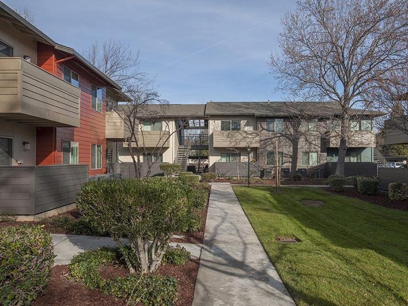 Building Exterior | Parkwood Apartments