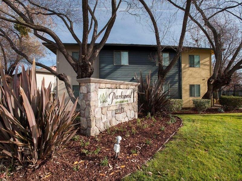 Welcome Sign | Parkwood Apartments