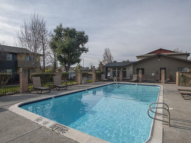 Swimming Pool | Parkwood Apartments