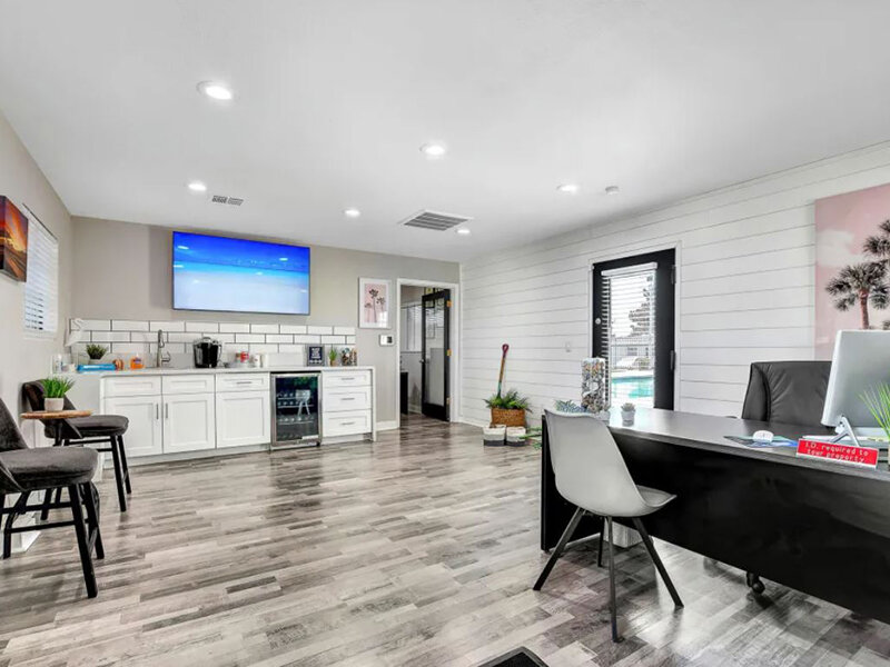 Large Room | Tides on West Cheyenne