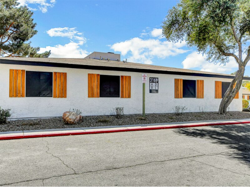 Apartment Exterior | Tides on West Cheyenne Apartments