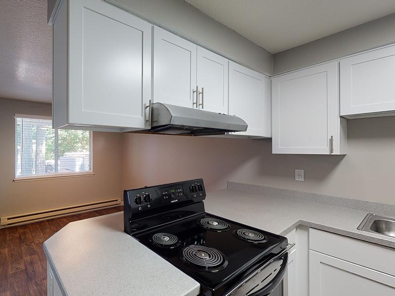 Kitchen Counters | Eleven Pines Apartments in Gresham