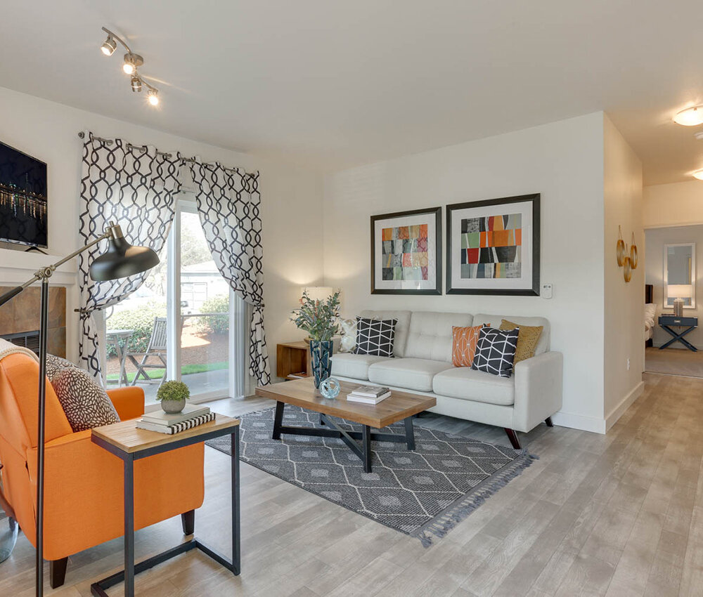 Living Room | Sunfield Lakes