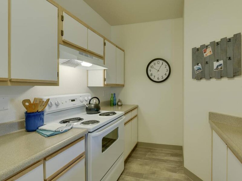 Kitchen with Electric Range | Sunfield Lakes Thumbnail