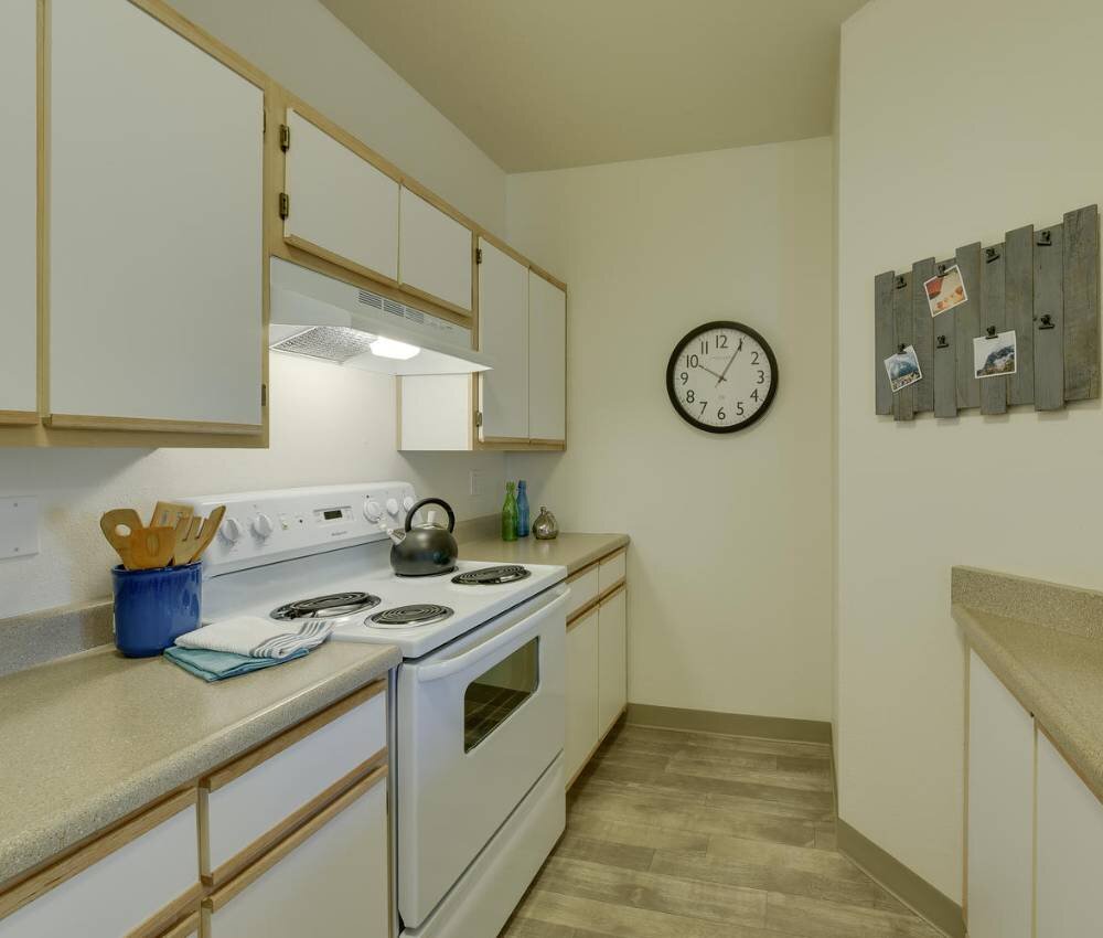 Kitchen with Electric Range | Sunfield Lakes