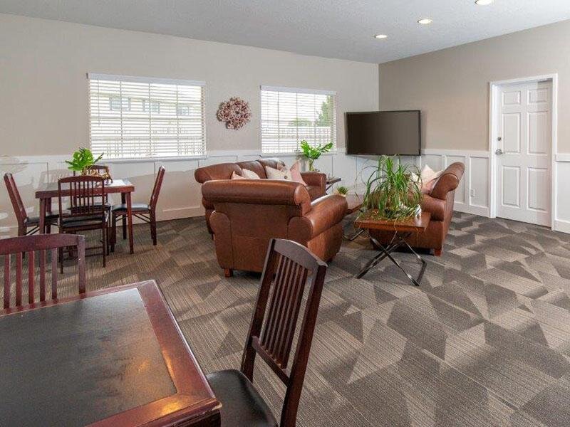 Clubhouse Lounge | Logan Landing