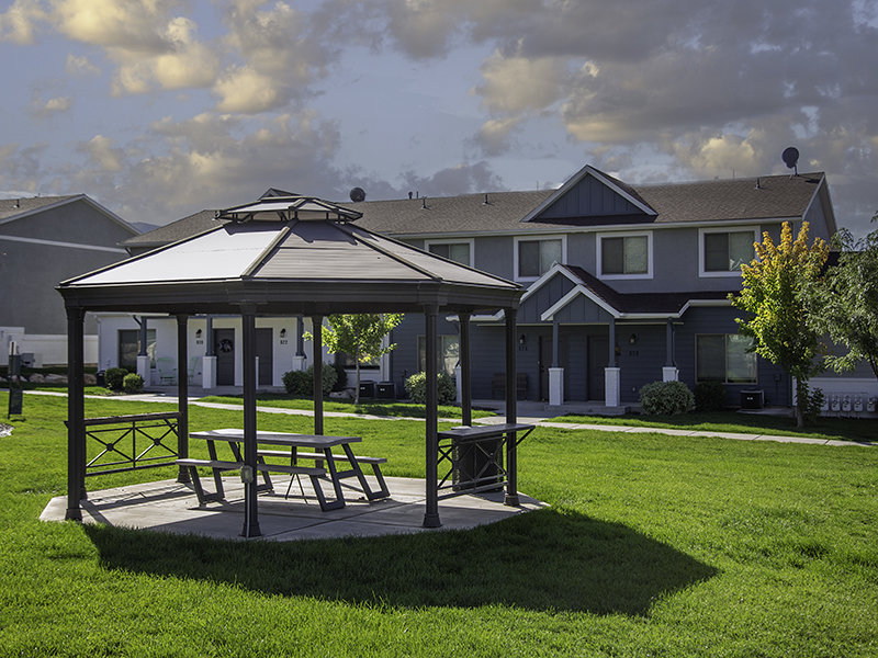 Picnic Area | Mountain View Townhomes in Ogden, UT