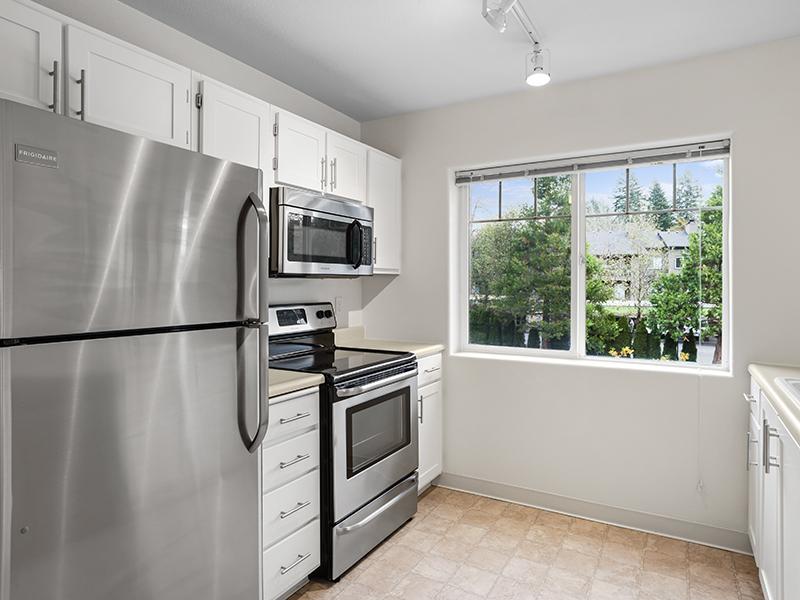 Stainless Steel Appliances | Woodview Apartments