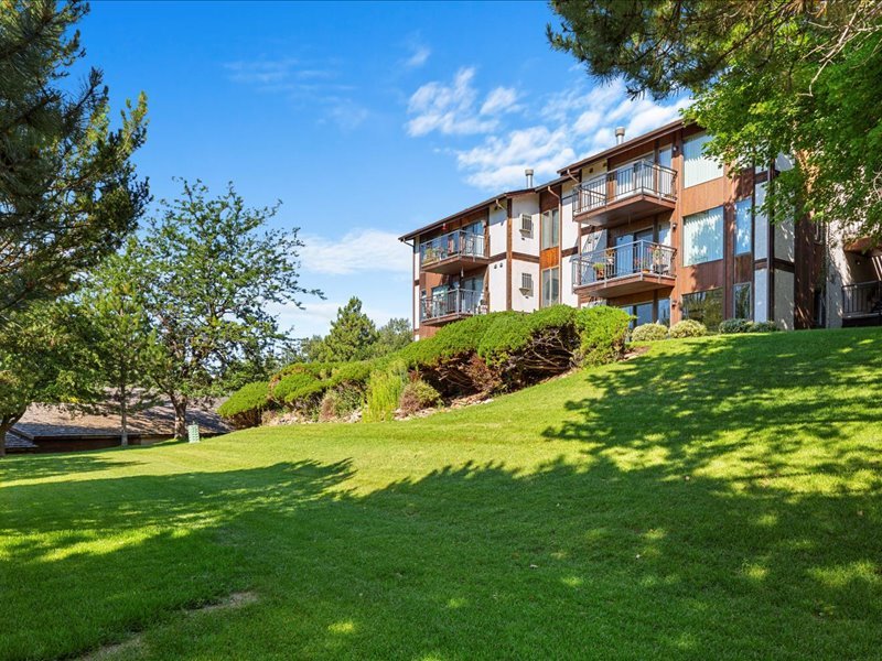 Beautiful Landscaping | Mountainwood Estates
