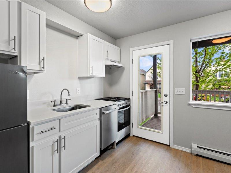 Fully Equipped Kitchen | 1500 Stoddard St Apartments