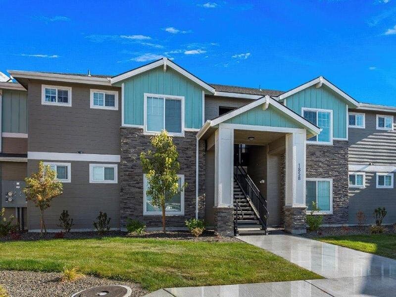 Exterior | Crimson Point Apartments