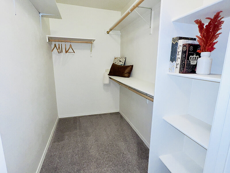 Walk In Closets | Shaw Mountain