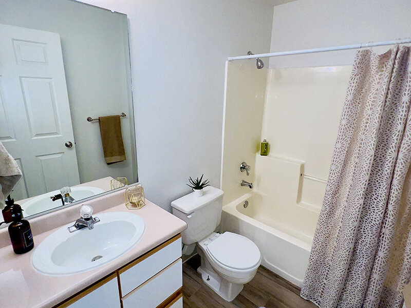 Bathroom | Shaw Mountain