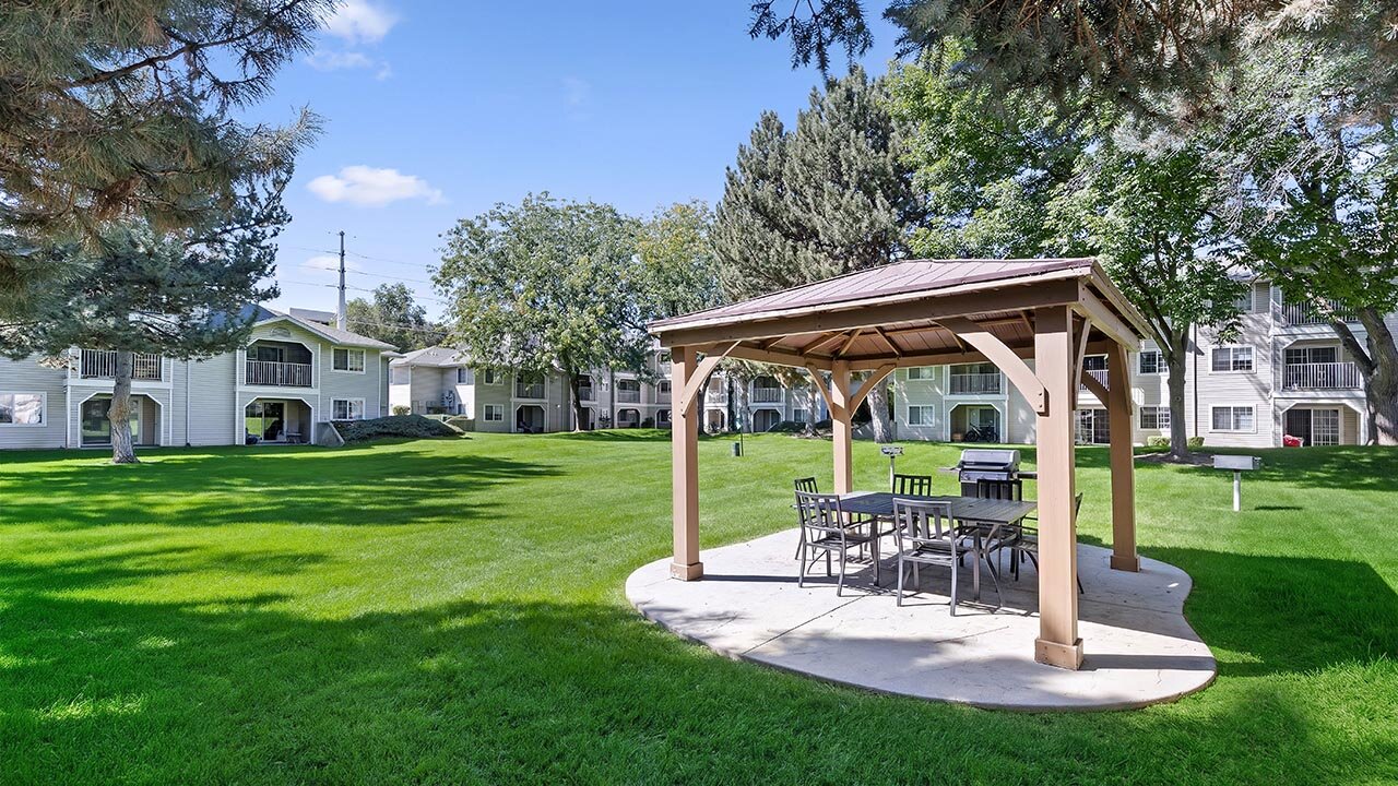 Spring Creek Apartments Neighborhood