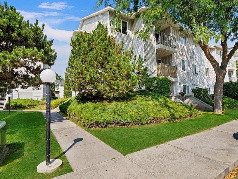 Exterior | Cedar Square Apartments