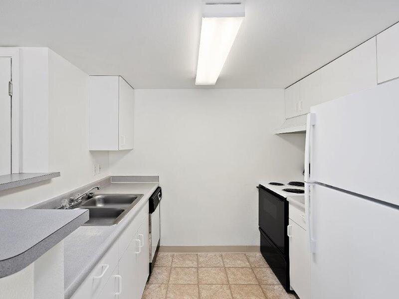 Kitchen | Cedar Square Apartments