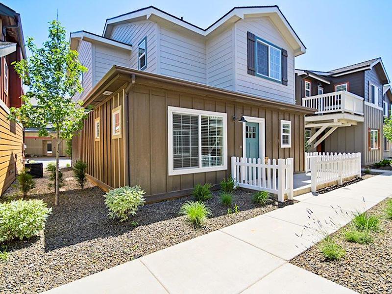 Exterior | Cottages at Stonesthrow 83642 Townhomes