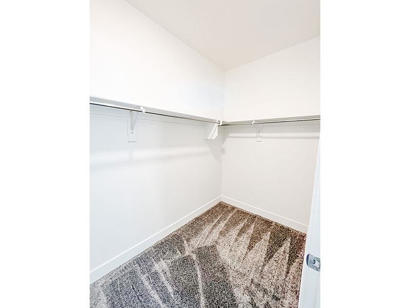 Walk In Closet | North Pointe Townhomes