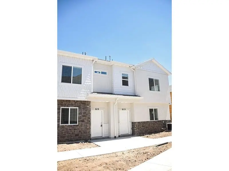 Exterior | North Pointe Townhomes