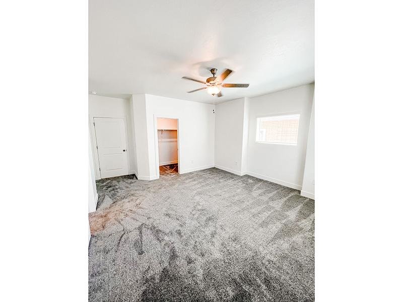 Large Master Bed | North Pointe Townhomes