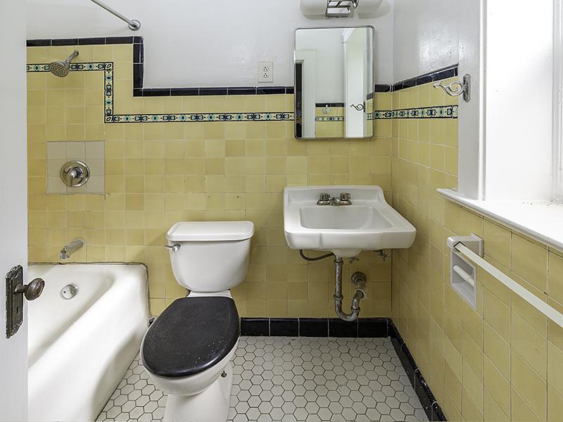 Interior Bathroom | The Hillcrest