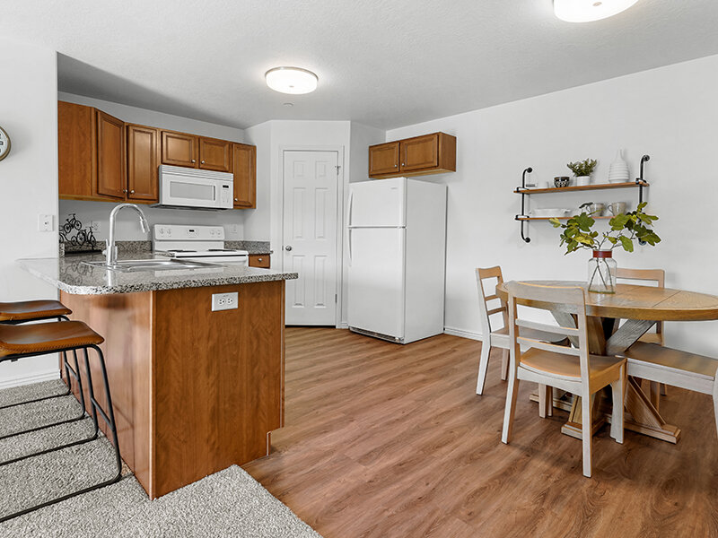 Kitchen & Dining Area | Settlers Landing Apartments