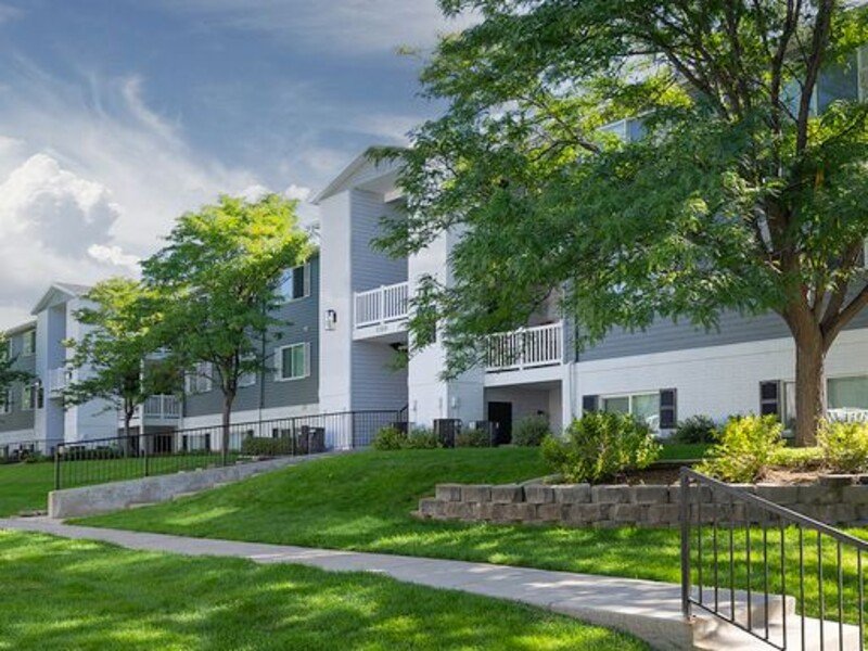 Beautiful Landscaping | Turnberry Apartments