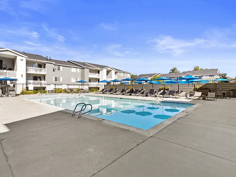 Pool | Turnberry Apartments