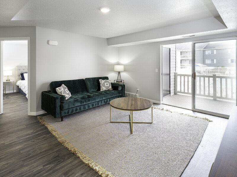 Front Room | Turnberry Apartments