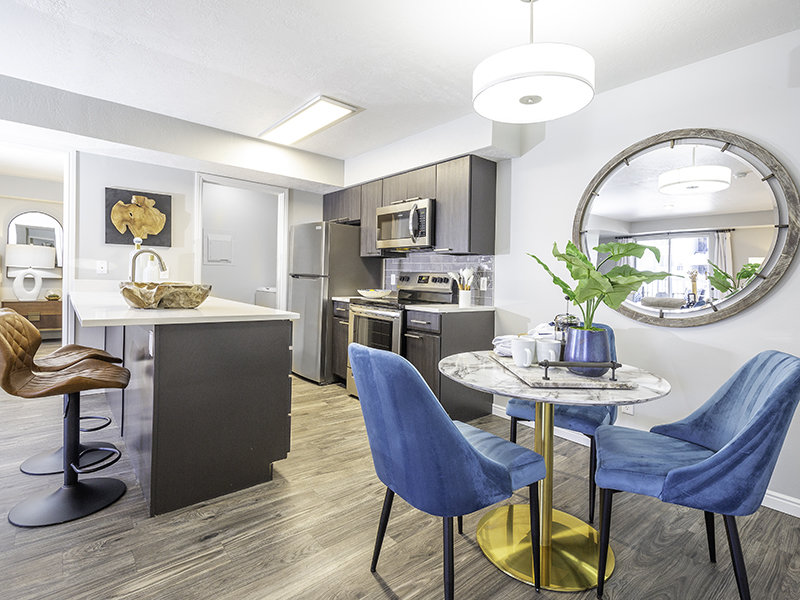 Dining Room | Turnberry Apartments