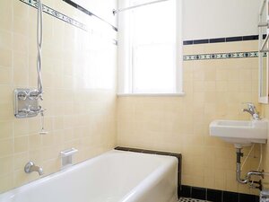 Bathtub and Sink | Kensington