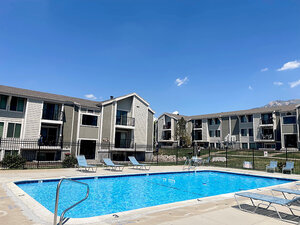 Outdoor Pool | The Rainier