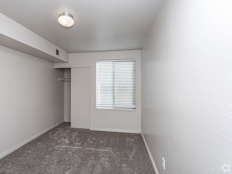 Room | Villa South Apartments Ogden, UT