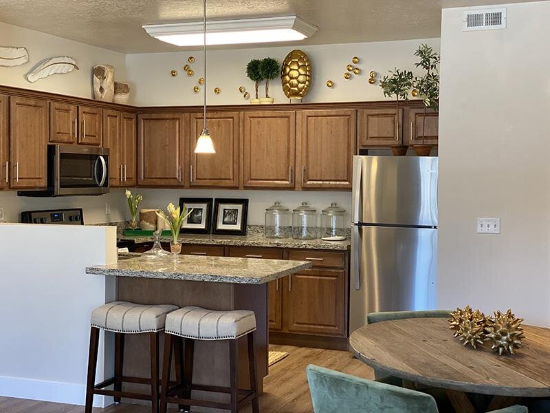 Dining Room | Riverwalk Apartments