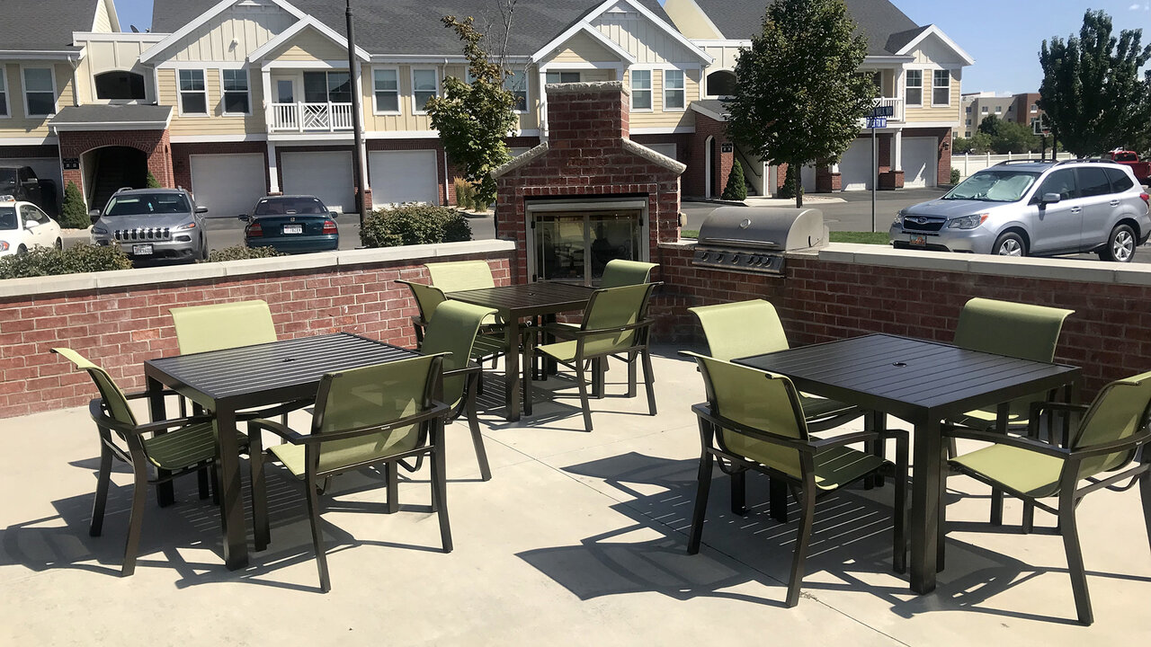 Riverwalk Apartments Neighborhood