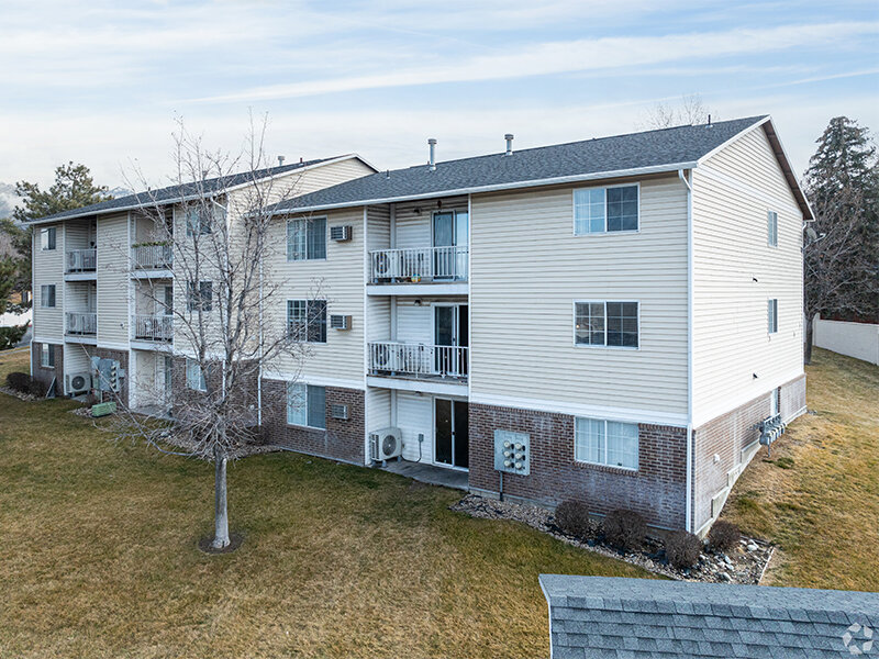 Apartment Exterior | Liberty Heights Apartments