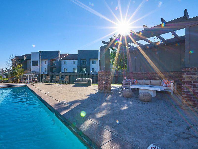 Pool | Wilshire Place Apartments