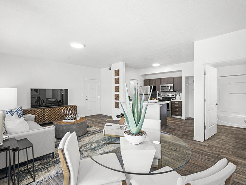 Renovated Open Concept | Wilshire Place Apartments