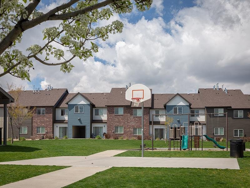 Basketball Court | Wilshire Place Apartments
