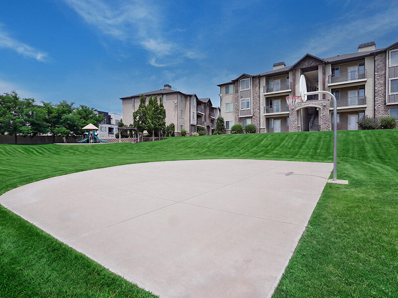 Outdoor Community Basketball Court | Eastgate at Greyhawk