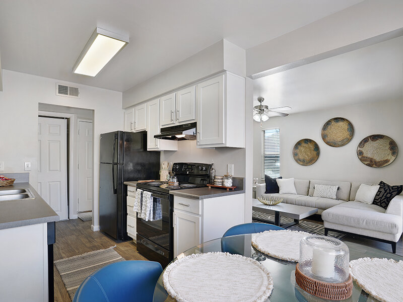 Dining Area and Kitchen | 47Seventy Settler's Point