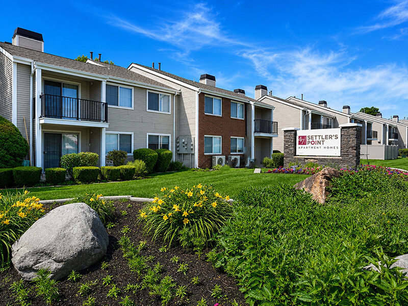 Exterior and Monument Sign | 47Seventy Settler's Point