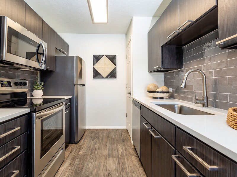 Fully Renovated Kitchen | Woodgate Apartments