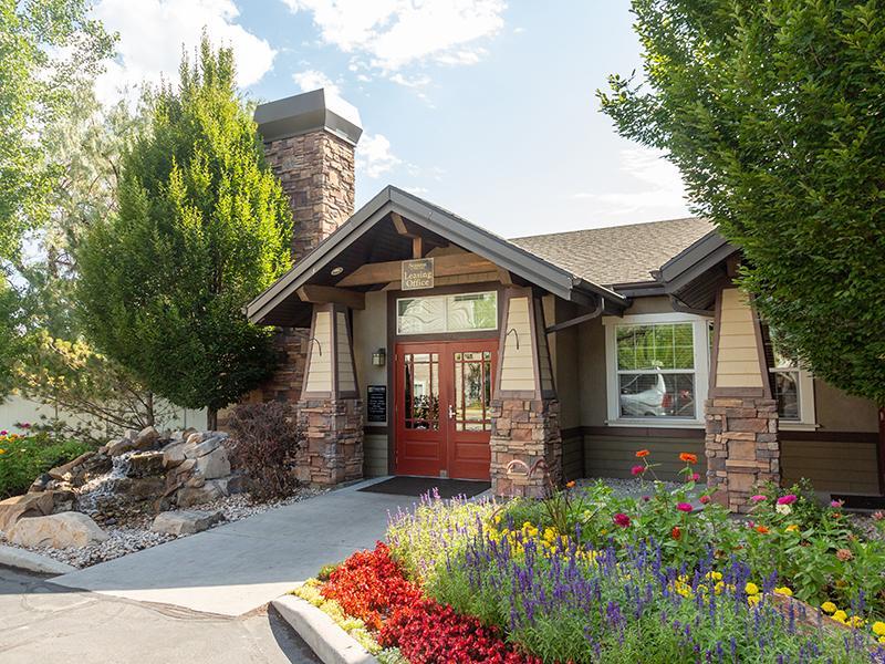 Club House Entrance | Seasons at Pebble Creek