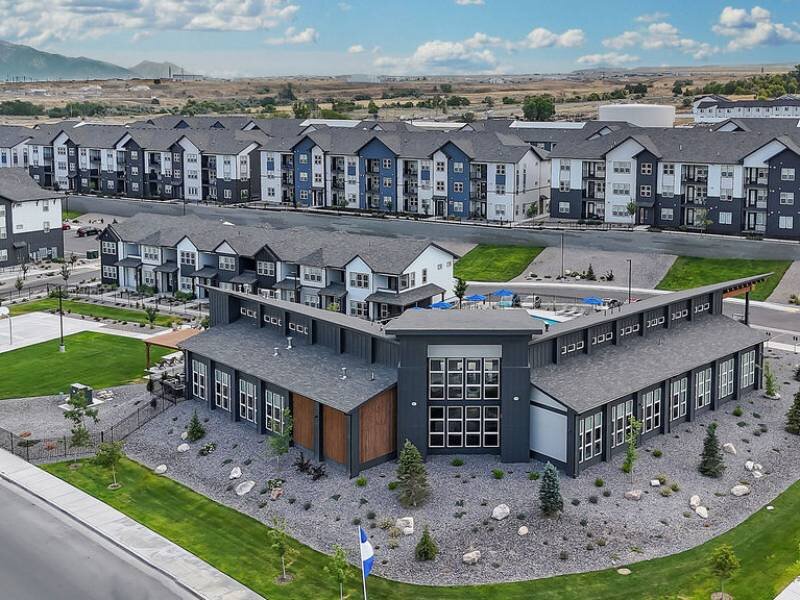AERIAL VIEW l Valley View Apartments