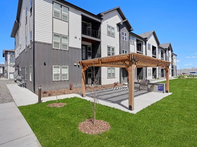 GRILLING AREA l Valley View Apartments