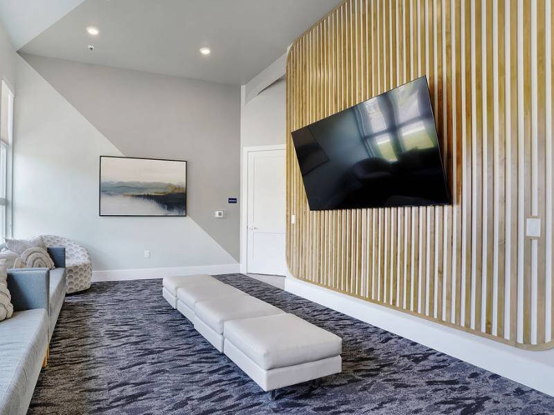 CLUBHOUSE LOUNGE | Valley View Apartments